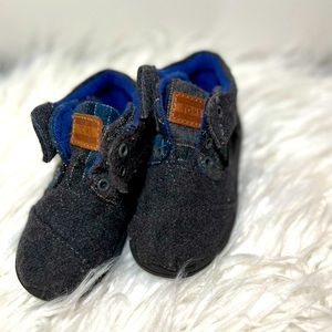 Toms shoes, size T7